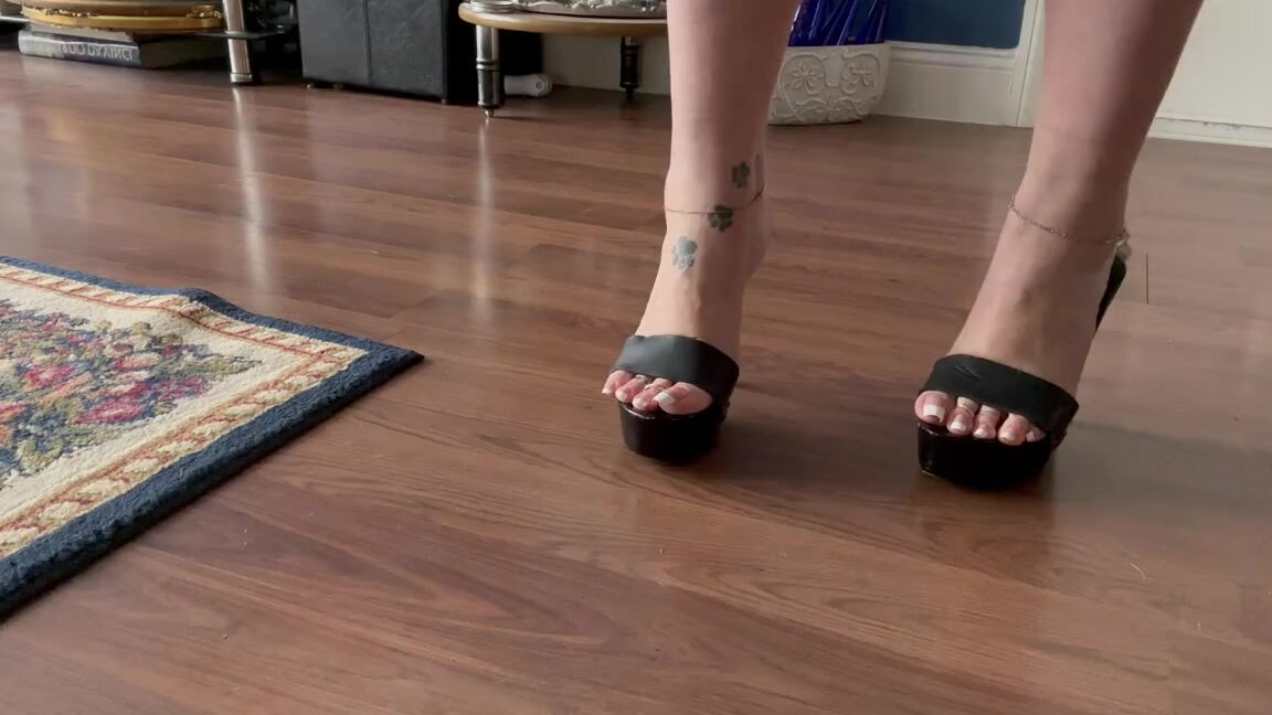 Tatianasnaughtytoes Nicknamed Tatianasnaughtytoes Onlyfans Saturday Vibes