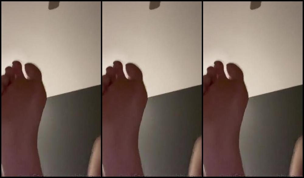 Gabrielle Coyle Nicknamed Gabbyraee1 10 28 2021 Onlyfans Video Worship My Feet While I Watch Movies