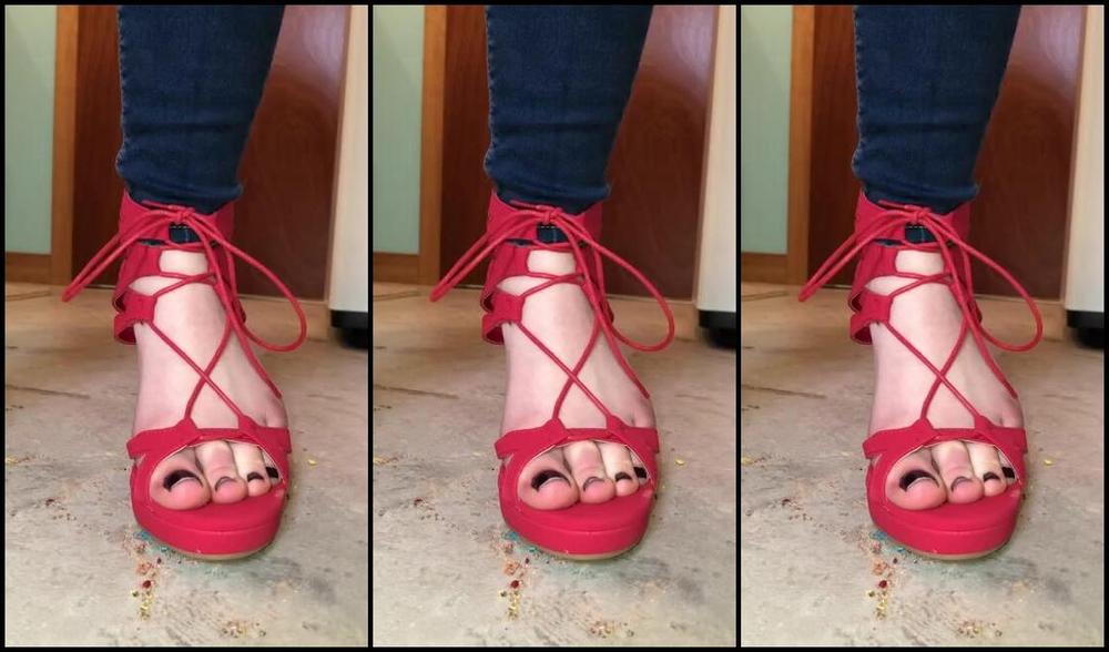 Delilah Nicknamed Footiesfeets Onlyfans M M Crush Asmr Type I Can T Believe How Easily I Could Crush These With My Feet Tbh