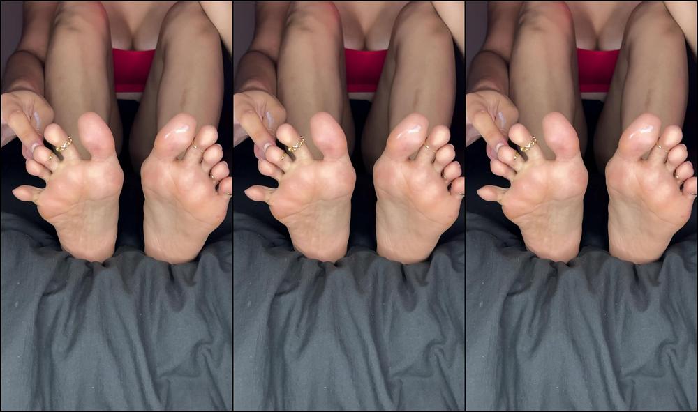 Chiquitatoes You Have A Latina Fetish Don T You Leave A Tip If You Came Footboy