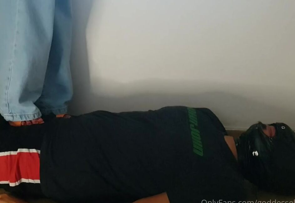 Goddesselisaa Onlyfans Using My New Mules To Step On My Vassal Maybe Does It Hurt