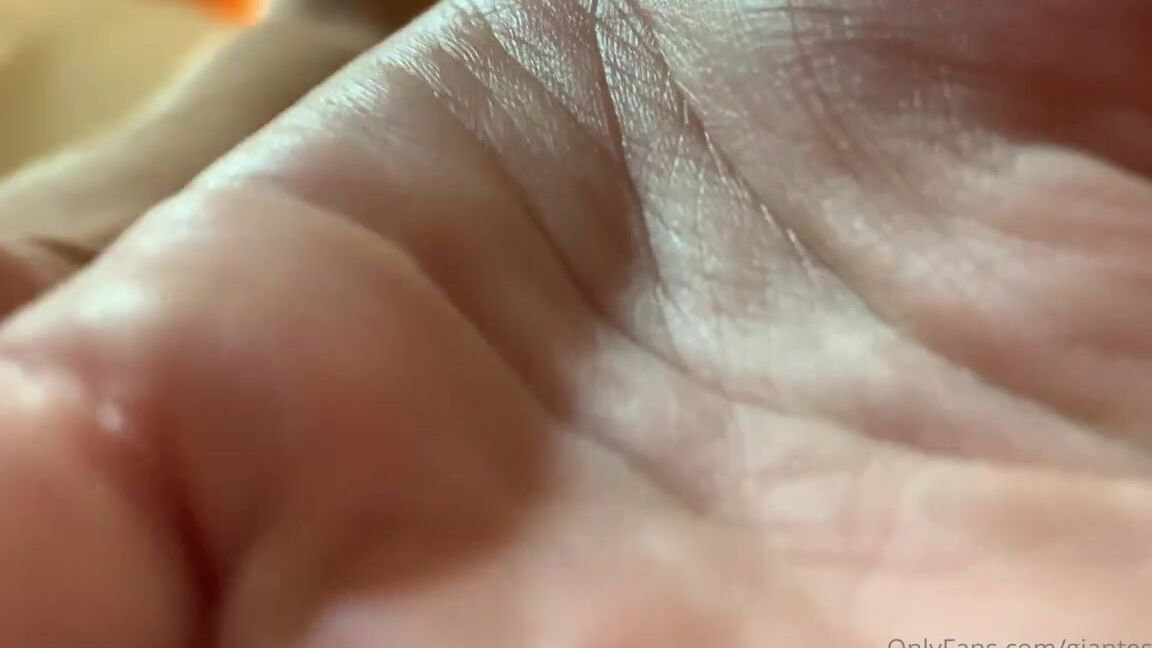 Giantess Tara Nicknamed Giantesstara 08 02 2021 Onlyfans Video Sneaky Sneaky You Arelucky Or Not So Lucky For You I Was Feeling A Little Horny