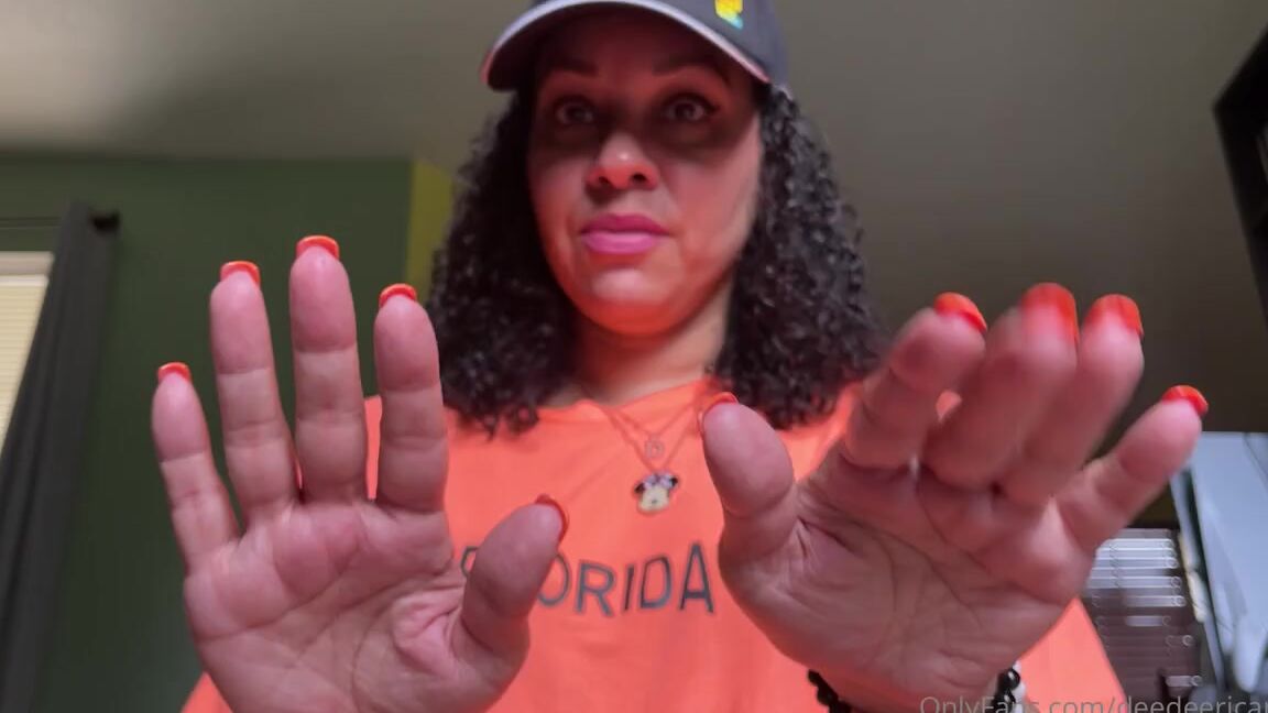 Deedeericanfeet Onlyfans As Requested Just For My Hand Fetish Peeps Wet Palms