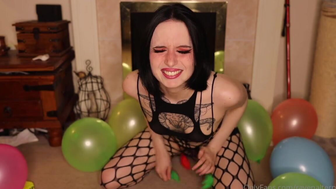 Raven Alternative Nicknamed Ravenalternative 11 11 2022 Onlyfans Video Happy 100Th Video Enjoy Some Non Stop Balloon Popping Action