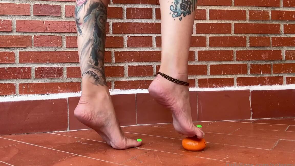 Solesmad Fetish Queen Aka Solesmadvip Onlyfans Crush With My Amazing Arches Suck The Juice From The Floor And From My Soles And Say Thank You God