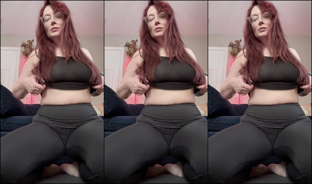 Roxierusalka 3668280307 01 28 2025 Stripping Down Teasing My Titties And Spreading My Ass After My Yoga Practice Today I Ve Been