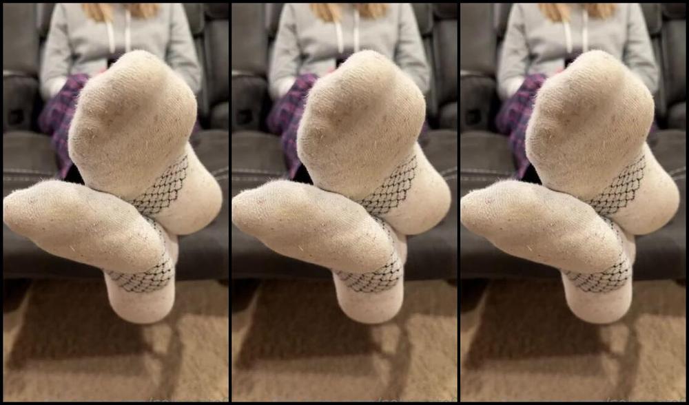 Solemate91 Nicknamed Solemate91 Onlyfans You Can T Help Peeling My Socks Off Can You It S So Obvious How Turned On You