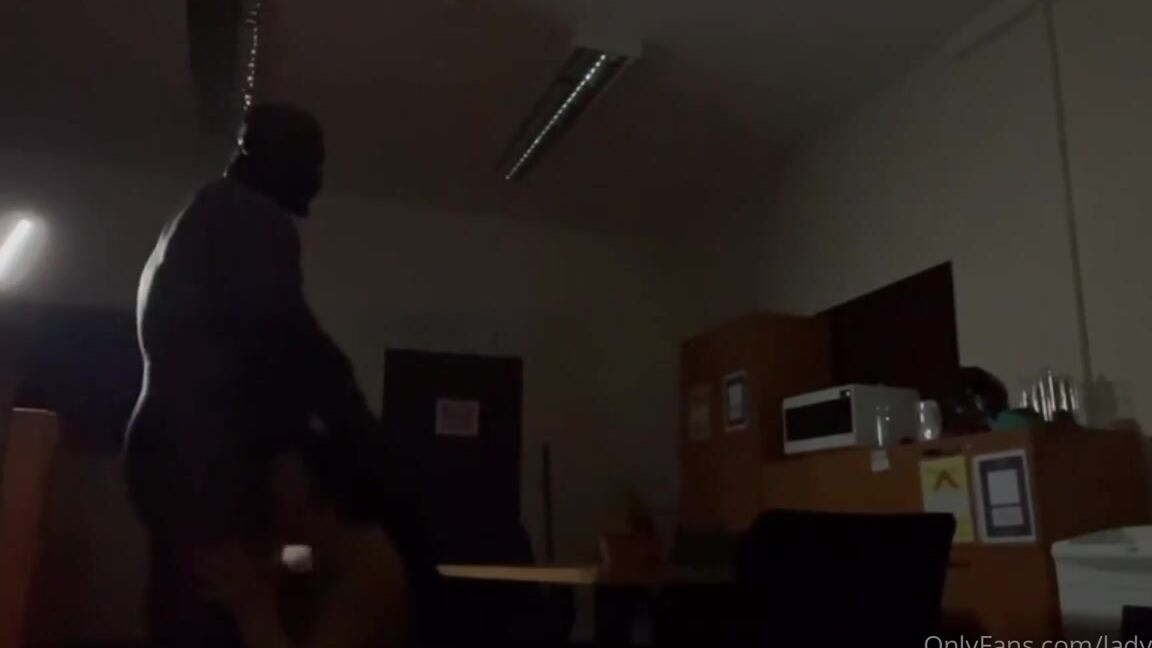 Lady Shayqoscuckoldress Nicknamed Ladyshay 06 16 2024 Onlyfans Video Office Fuck