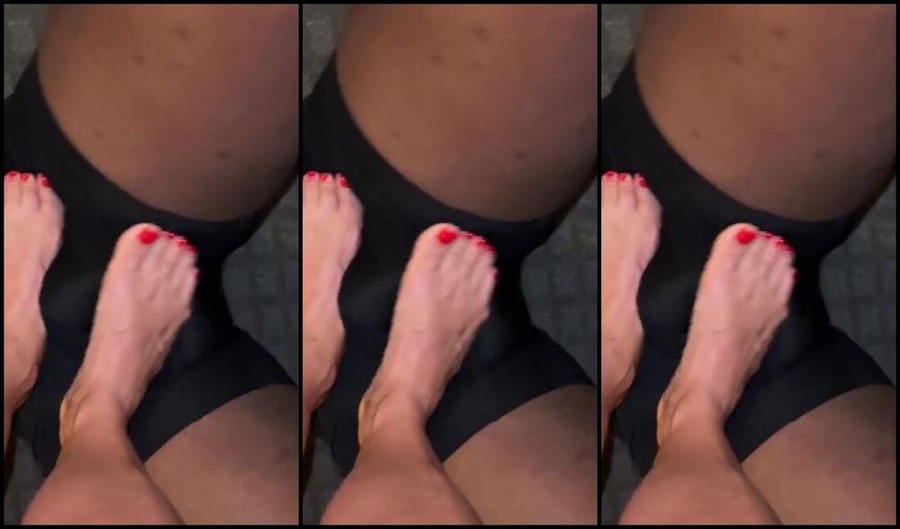 Heatherlovenyc Nicknamed Heatherlovenyc Onlyfans I Love To Trample If You Enjoy It Please Let Me Know I Have So Much Fun With It If You Want 3