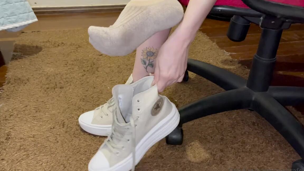 Pezinhos Da Amora Aka Amorafeetofc Onlyfans Trying My New Shoes Removing And Teasing You