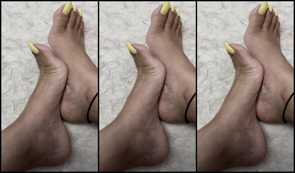 Puja Nicknamed Caramelprofessor Onlyfans Ready For Bed Sugar Toes Amp Sugar Fingers Just Different Colours