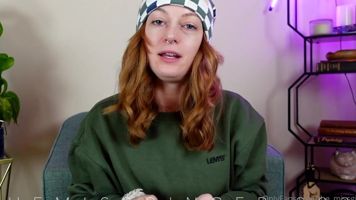 Themissginger Nicknamed The Missginger Onlyfans I Bought Some Antiques And Now I Am Going To Show You What I Purchased Enjoy 8Gz