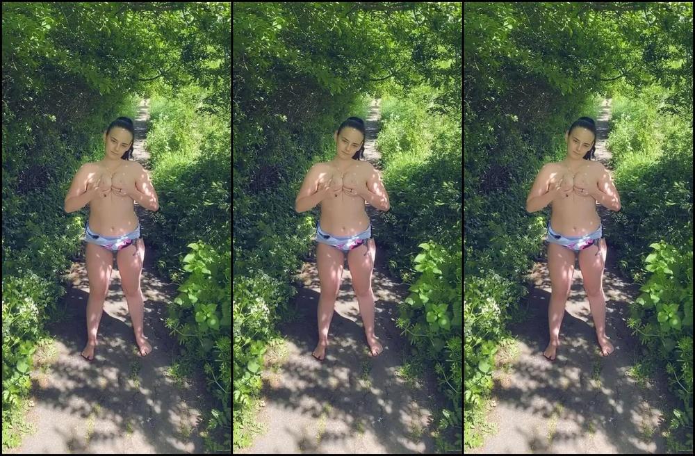 "Tiffanybabe01" public nudity, teens (18+), 18 & 19 yrs old, anime, cosplay Teen public strip cosplay manyvids