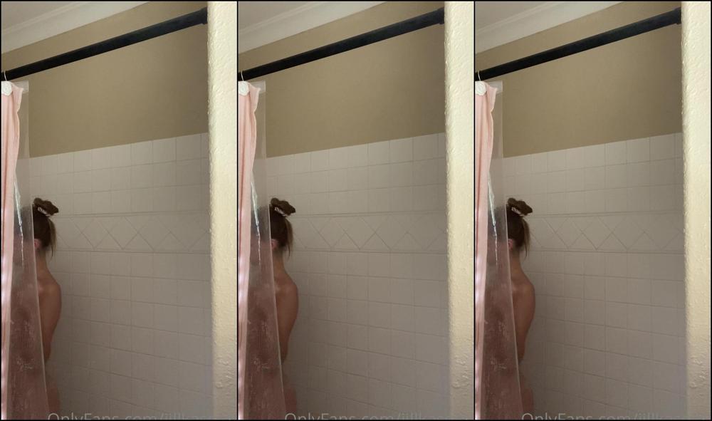 Jillkassidyy Shower Kareoke