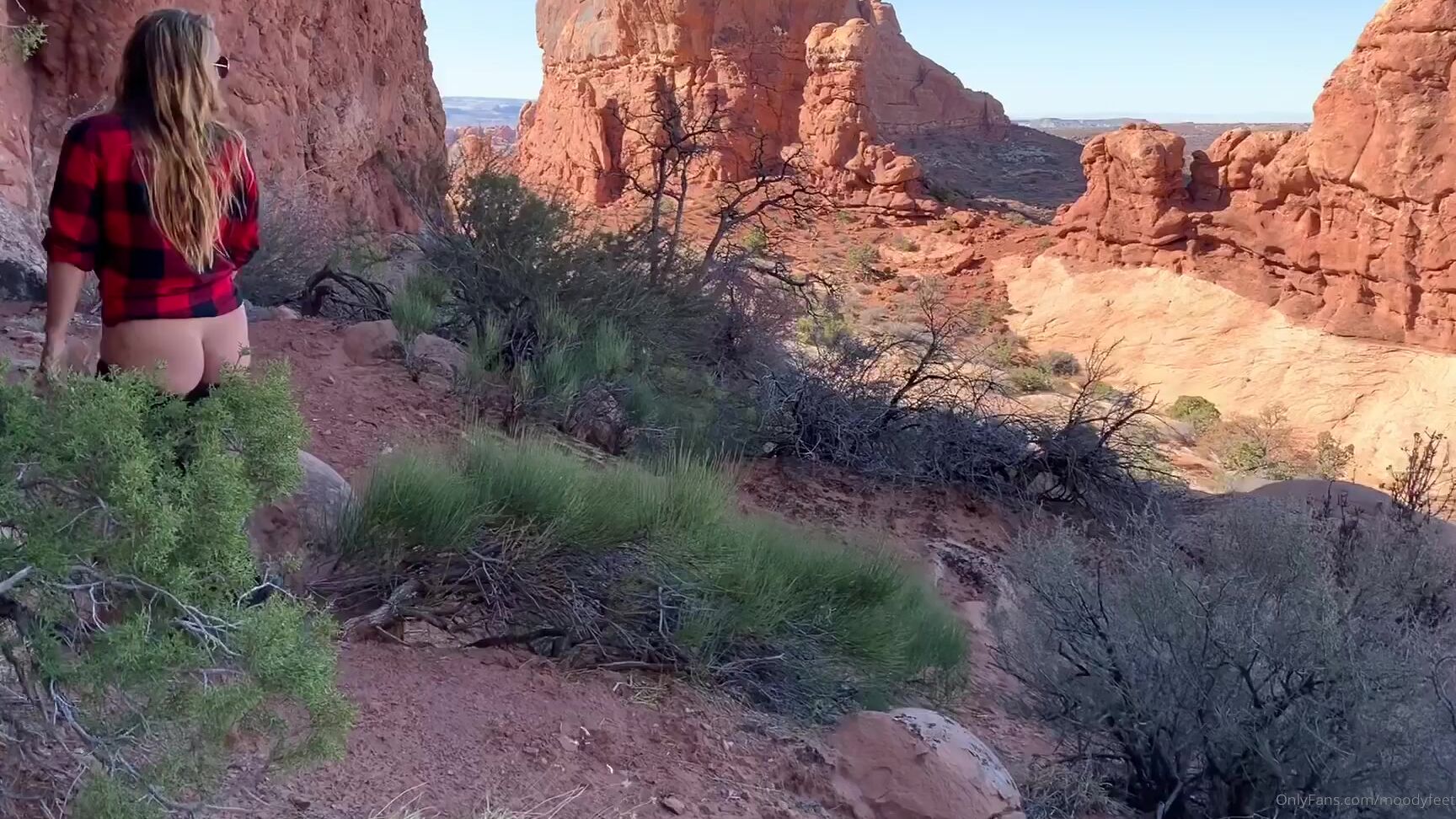 Moodyfeet It S Hard To Keep My Clothes