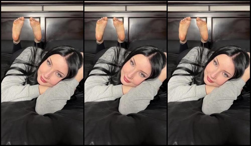 Nymph Nicknamed Nymph 666 01 11 2025 Onlyfans Video Brandishing My Big Bare Feet Adorned With Silver Toe Rings And Pretty Anklets In The Pose