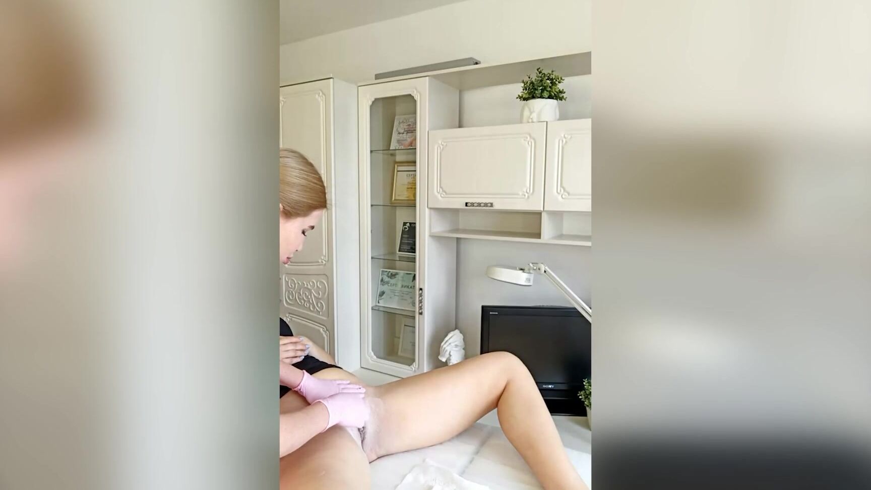 Sugarnadya Removes Hair From An Experienced Hottie S Sweet Pussy