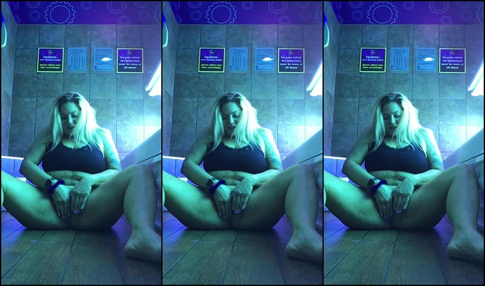 "Sweetabby2020" milf, mommy roleplay, public nudity, squirt, squirting squirting in the tanning bed Manyvids