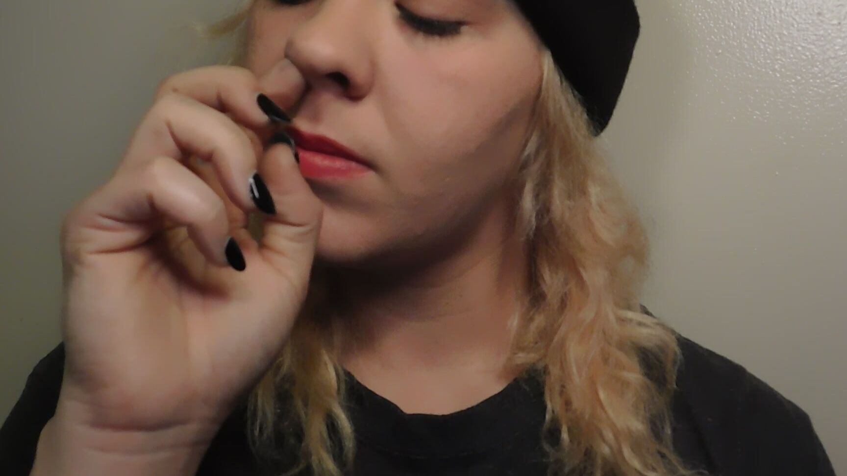 Lanabea Smoking And Nose Picking Fetish