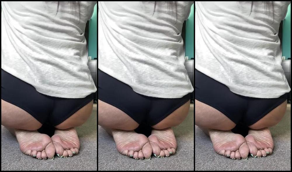 Deedeericanfeet Onlyfans As Requested Sitting On My Soles Wit Some Booty Shaking