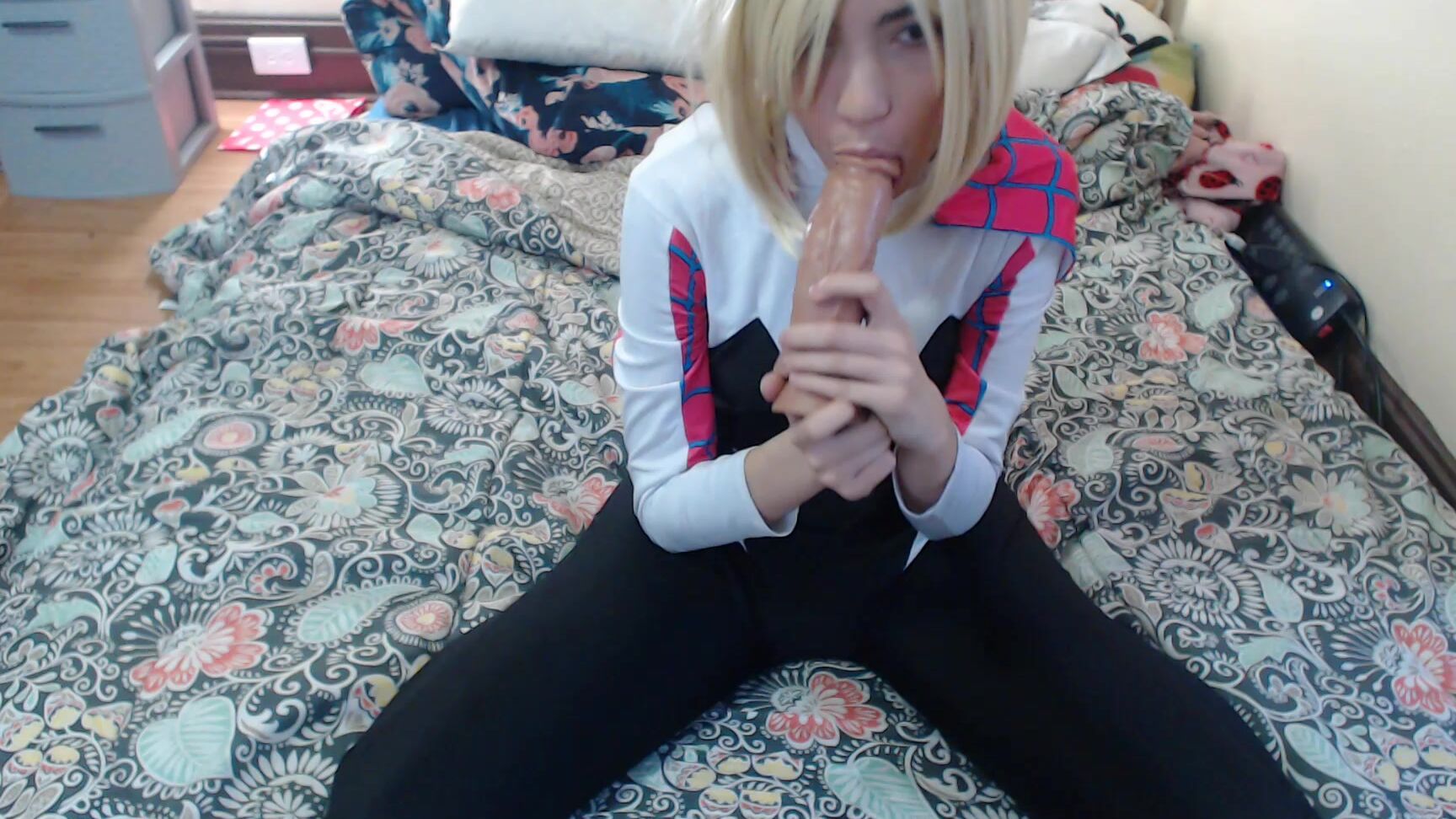 Annabelle Bestia Spider Gwen Bbc Blowjob