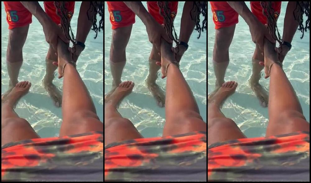 Rayystoes Nicknamed Rayystoes Onlyfans Old Heads Love Too First Thing He Noticed Was My Feet He Asked To Touch Them