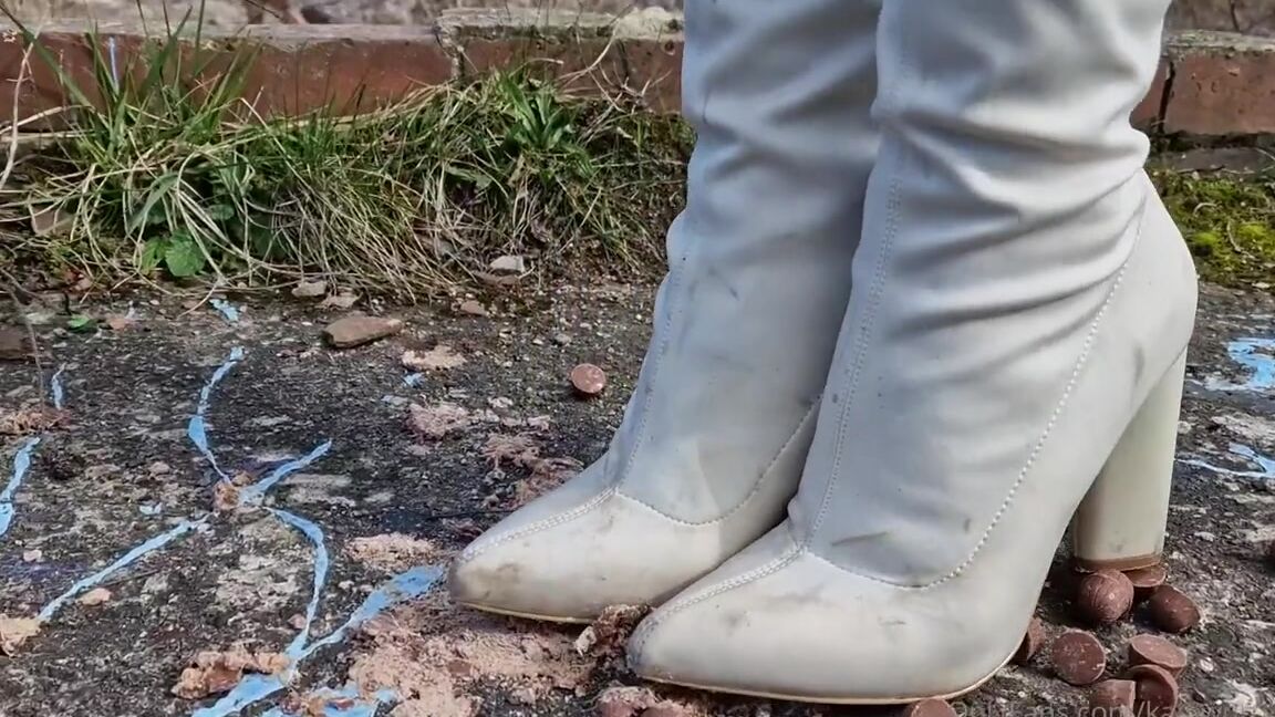 Kats Worn Heels Nicknamed Katswornheels Onlyfans Marching And Grinding It Into The Floor