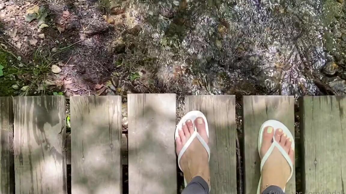 Lindabooxo Onlyfans Went Hiking Todayy In Flip Flops 3P
