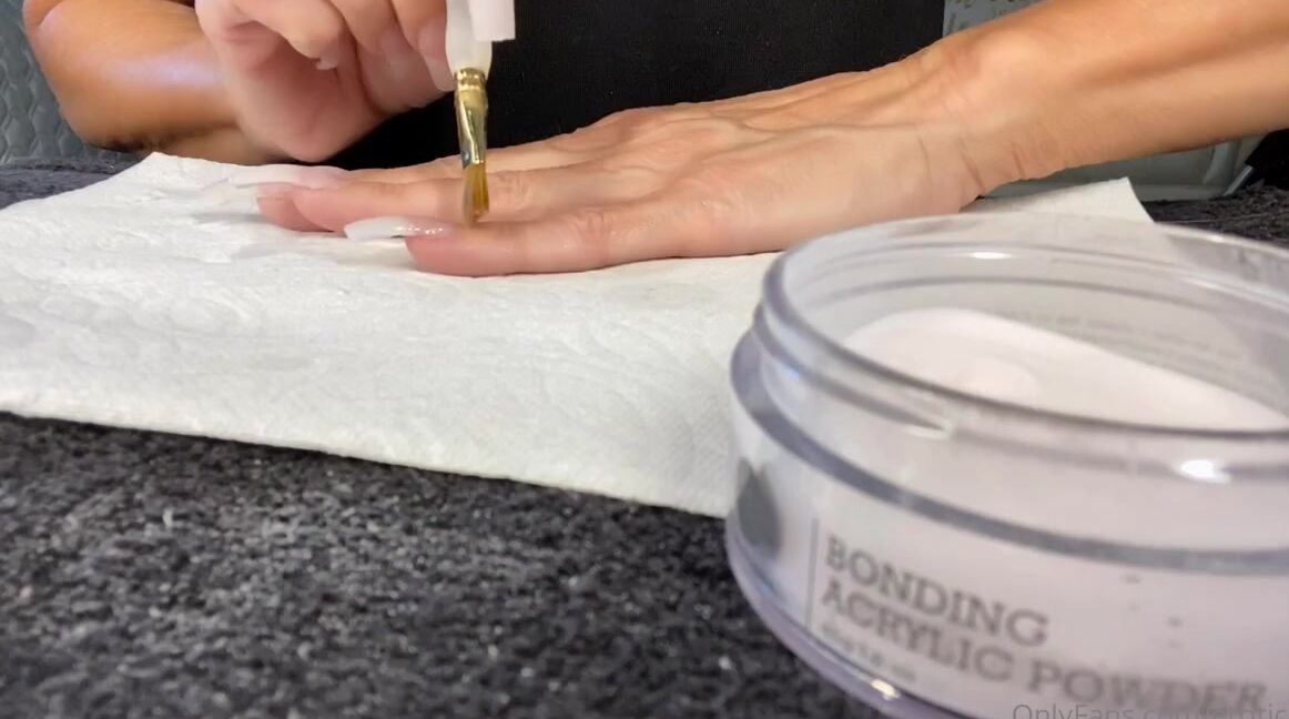 Nikki Ashton Aka Eroticnikki Onlyfans Here S A Quick Lil Video Of Me Doing My Nails