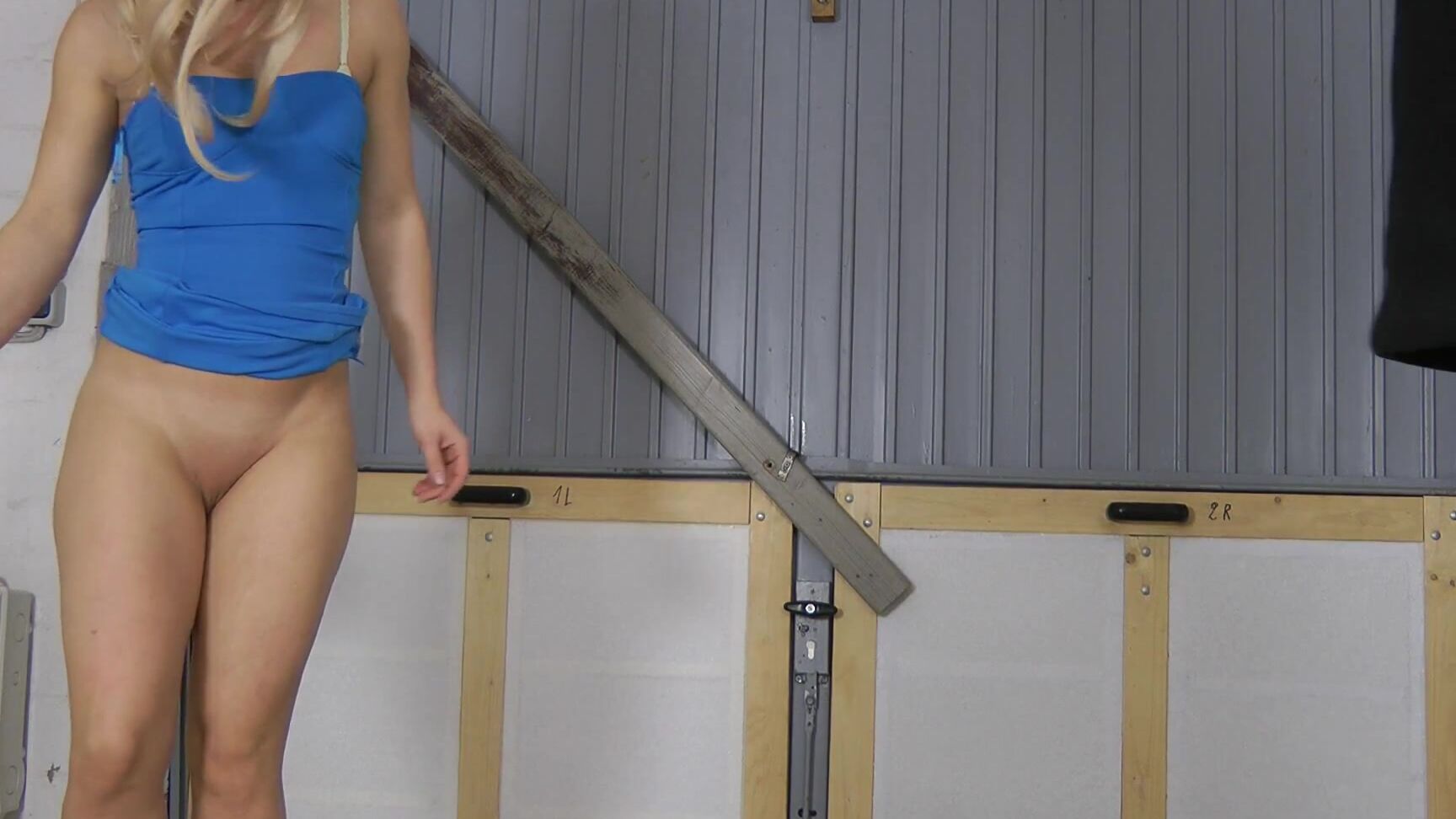 sophie 2013 10 26 garage pee 2 Amature Xtreme