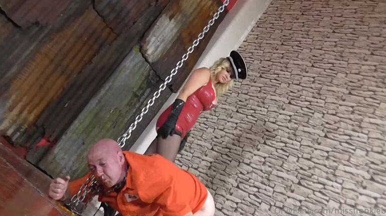 Missfrankiebabe I Really Can Get Sick Of My Slaves Sometimes So I Like To Rub Their Face Init