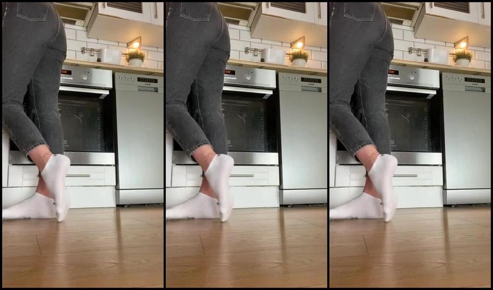 Feetqueenkaty Onlyfans Wait Your Spy Cam Filmed My Feet While I Was Cleaning The Kitchen
