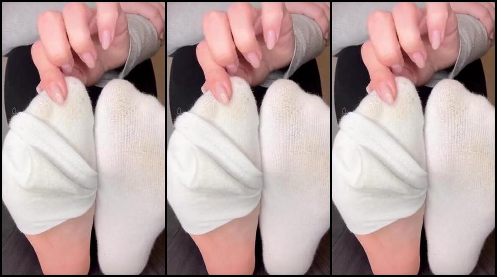 Sarina Jones Nicknamed Sarinajones 04 24 2024 Onlyfans Video Im Taking Off My Socks To Show You My Dirty Footprints Of Todays Socks You Can