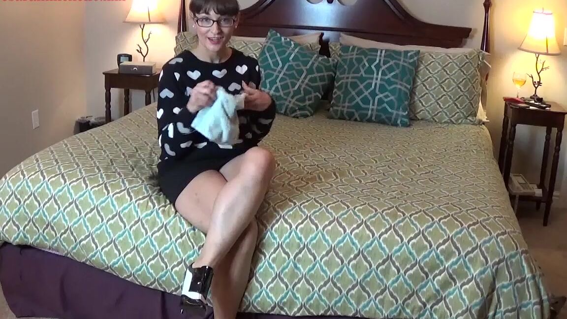 Sarah Michelle The Dinner Party Distraction