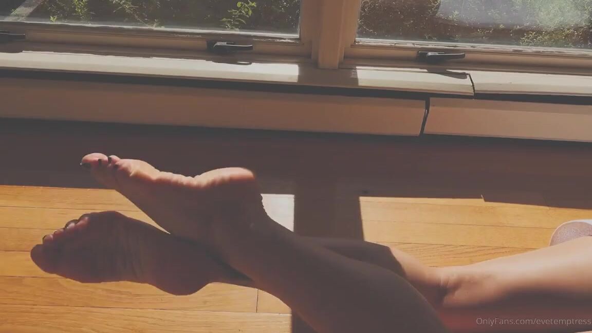 Temptress Raven Eve Aka Evetemptress Onlyfans Perfect Foot Fetish Lazy Sunday Morning Wrapped In My Towel Still From The Shower My Feet Need Wor