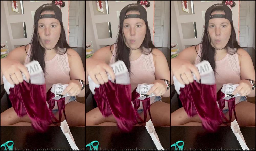 Disneyyrose Unboxing Want To See Me Open A Present From You Check Out My Amazon Wishlist