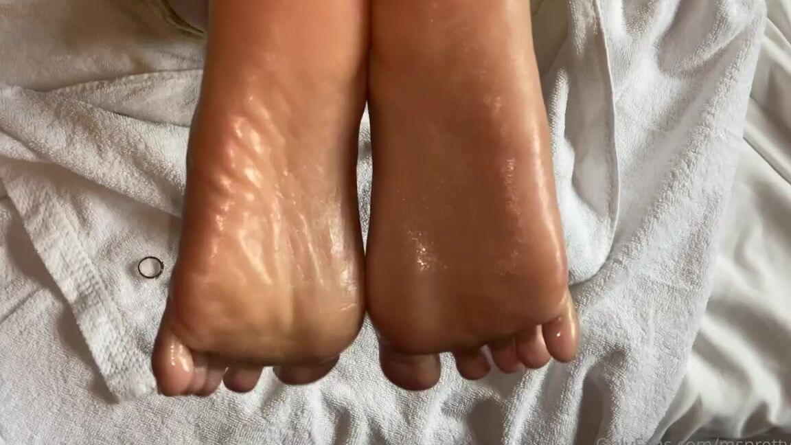 Msprettyfeet 04 12 2021 Onlyfans Video Happy Sole Sunday Watch Him Bust On My Pretty Soles Skeetonfeet Y