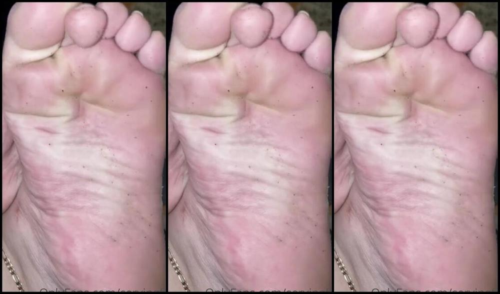 Servingbarefeet Aka Servingfet Onlyfans Toe Jam Goodnessss Happy New Year Have A Filthyyyy Fucken Friday Brought These Out They Re