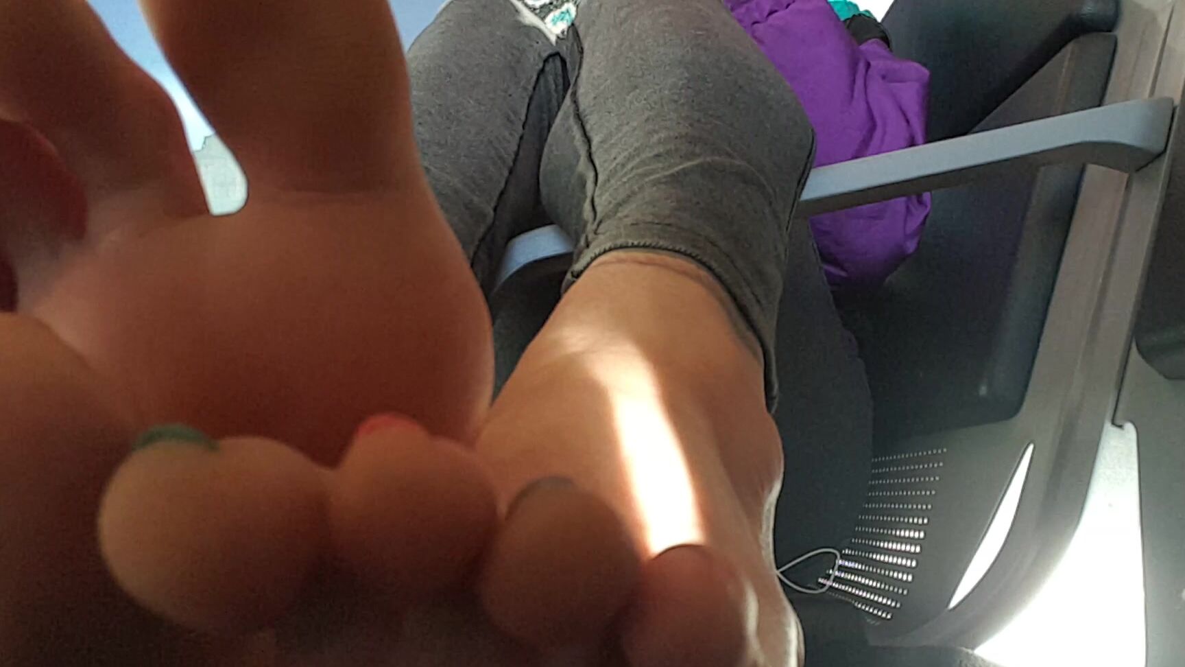 Viciusgirl Foot Fetish In The Aiport
