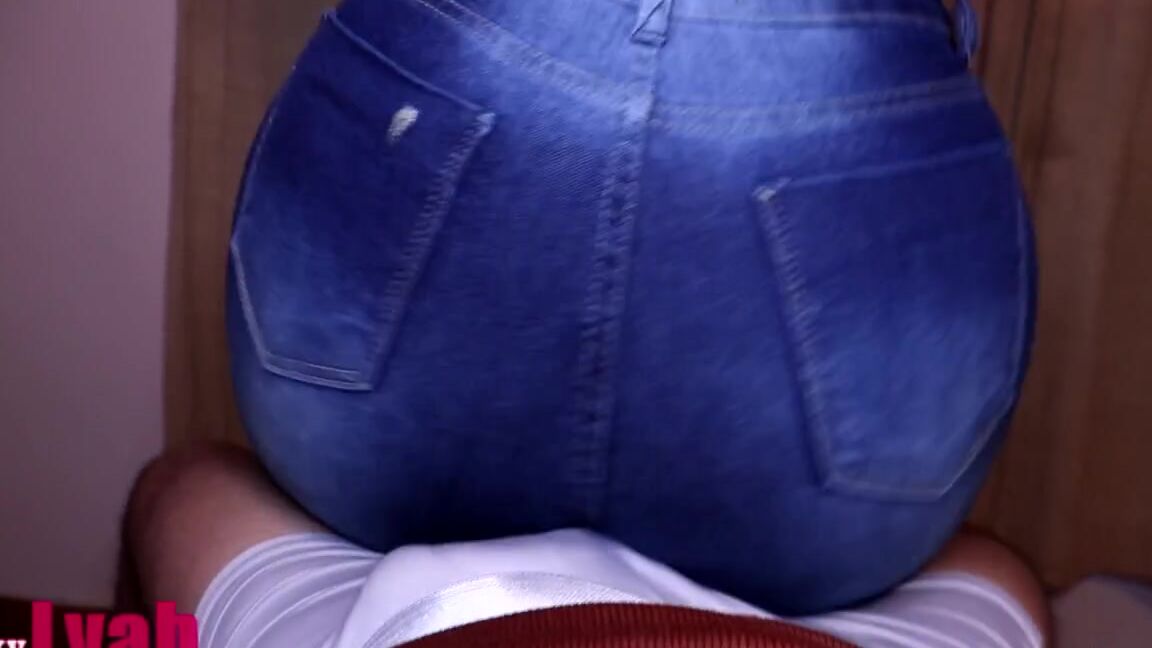 Sexylyah Nicknamed Sexylyah Onlyfans Lap Dance In Tight Jeans