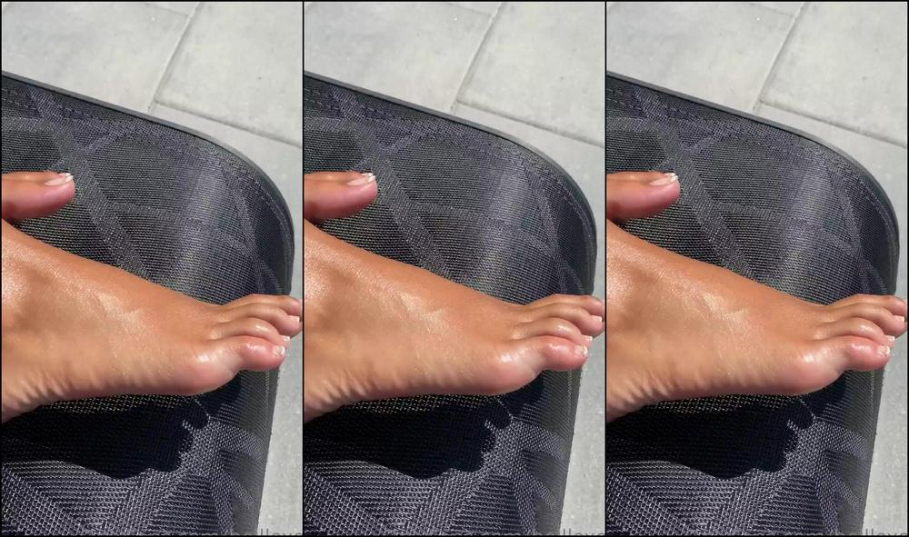 Belllexox 688988603 08 12 2020 Who Wants To Help Me Put Some Sunscreen Special Edition For The Legs Amp Lovers