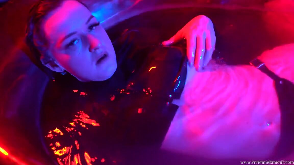 Vivienne L Amour Aka Vlproductionsuk Onlyfans Wet And Wild Rubber And Strap On Fetish Part 2