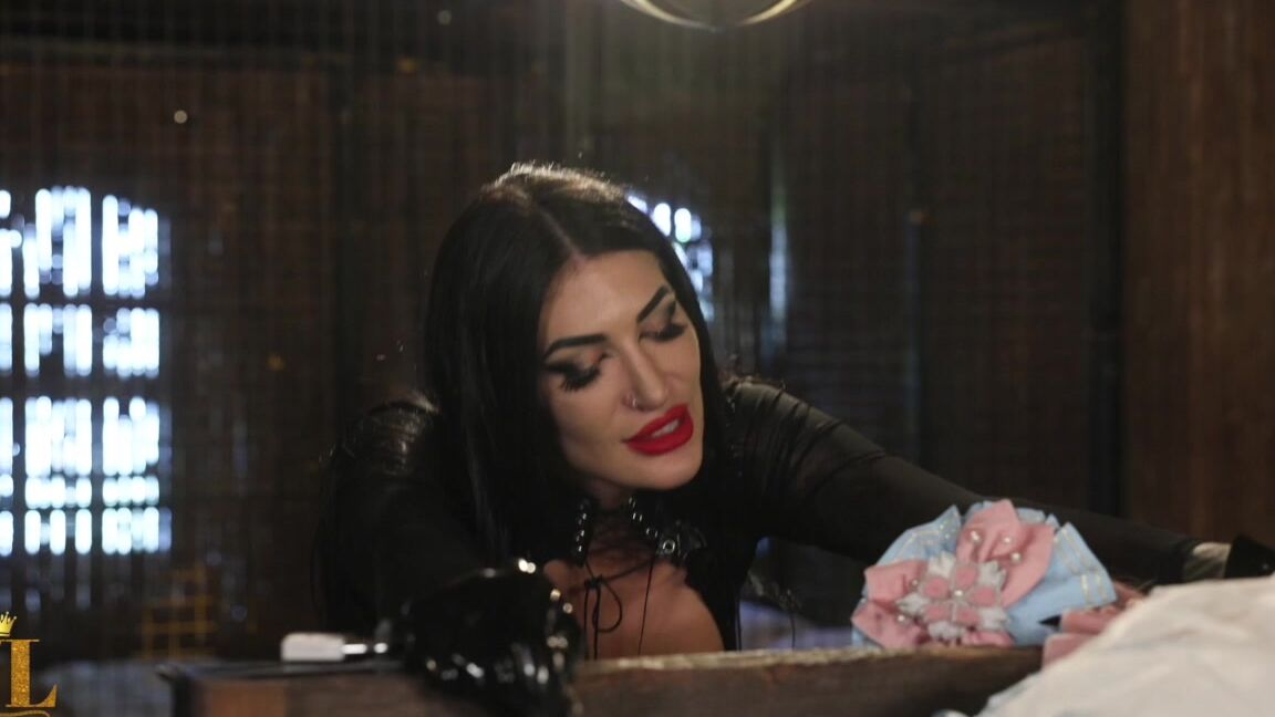 Vivienne Lamour A Sissy Maid Offering