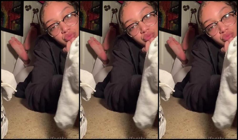 Niahnastyyfeet Onlyfans Smelling My Shoes On Facetime With You