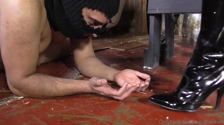 Missfrankiebabe When I M On The Phone I Like To Have Something To Do Handtrample