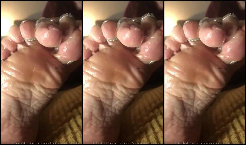 Joeyofarches Nicknamed Joeyofarches Onlyfans Can Someone Help Me Rub All Of This Vaseline In Please