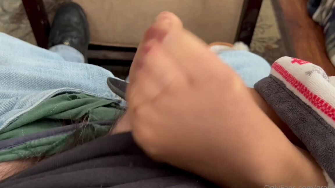 Shawna Nicknamed Granitegirl Onlyfans It S Toesday Would You Like My Toes Doing This To You Bodbybeer