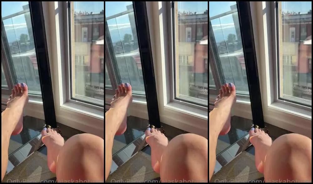 Goddess Alaska Nicknamed Alaskahotmess Onlyfans How Do You Like My New Manicurepedicure I Tried Something New 2 Ev