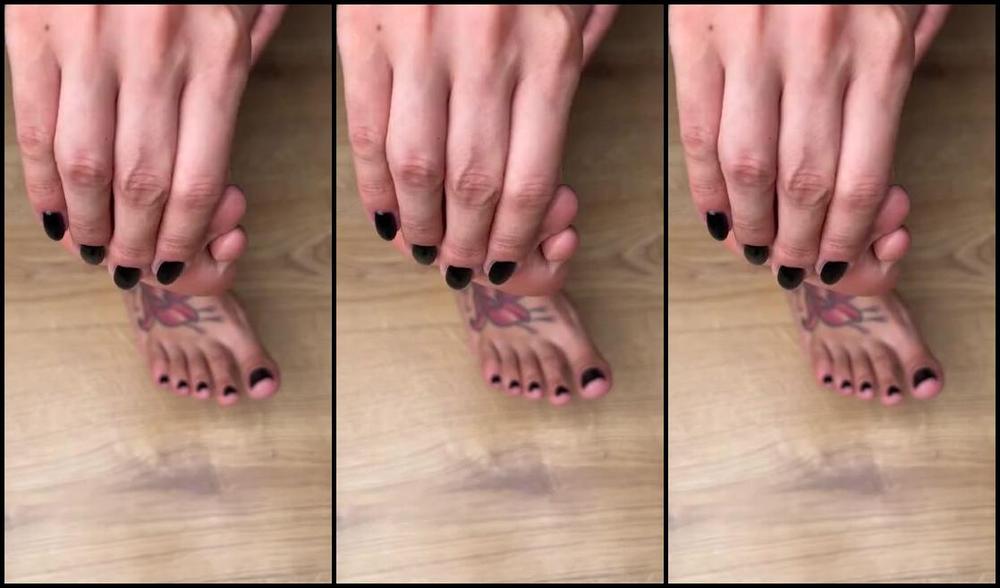 Cute Lily F33T Nicknamed Cute Lily F33T 09 09 2024 Onlyfans Video Black Nails And Veins