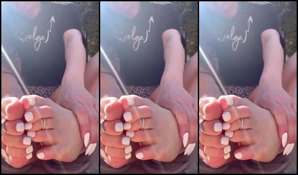 Nicholeivory Onlyfans Outside Being Sexy W My Feet